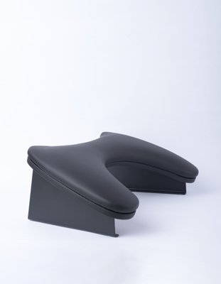 Підлокітник для манікюру фігурний на металевих ніжках Black 2050201891 фото